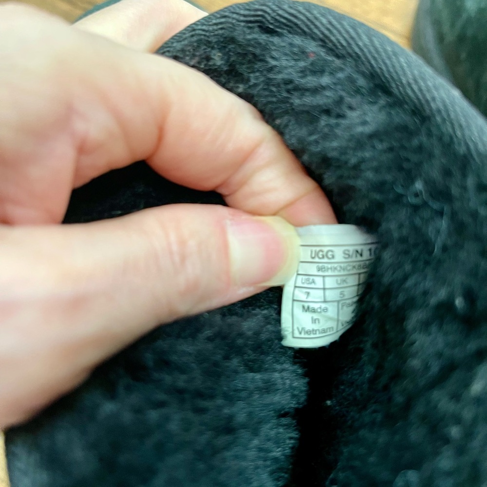 UGG Mini Boots 7 - Picture 4 of 10
